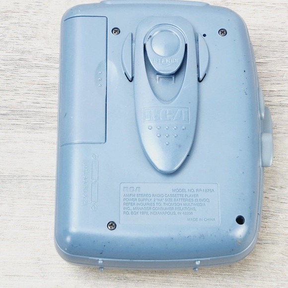 RCA AM/FM Stereo Cassette Player Digital Tuning RP-1876A for PARTS OR REPAIR - Picture 3 of 6